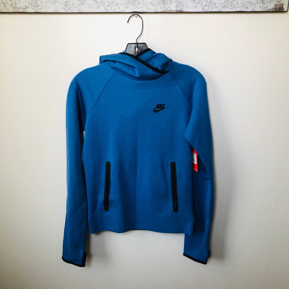 NIKE Performance Hoodie Sweatshirt.